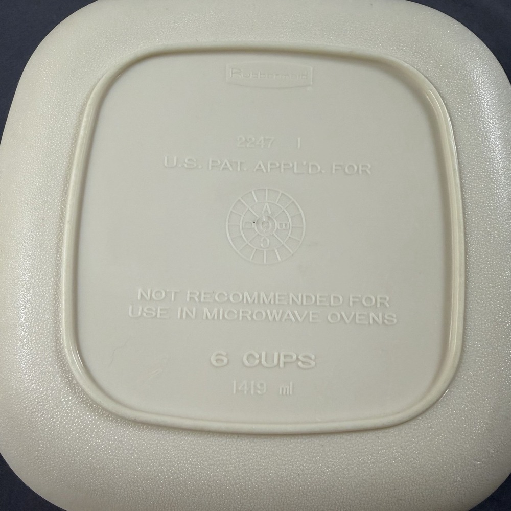 Vintage Rubbermaid Storage Container 2247 - Bottom‎ - 2248 Lid - 6 Cup - Picture 4 of 4
